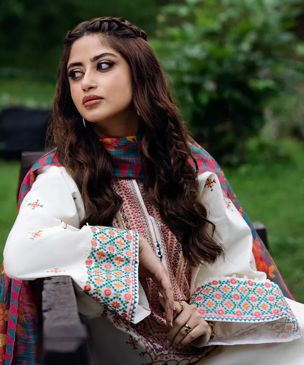 Lawn-3PC Embroidered Shirt with Digital Printed Jacquard Dupatta - SS5148