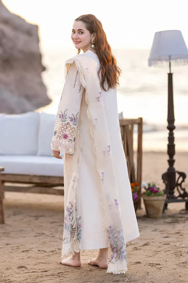 QALAMKAR 3PC Dhanak Embroidered Shirt with Organza Embroidered Dupatta – ZC3115